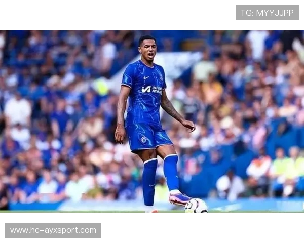 切尔西科尔威尔后防断球后长传助攻：洞察防线转换的艺术