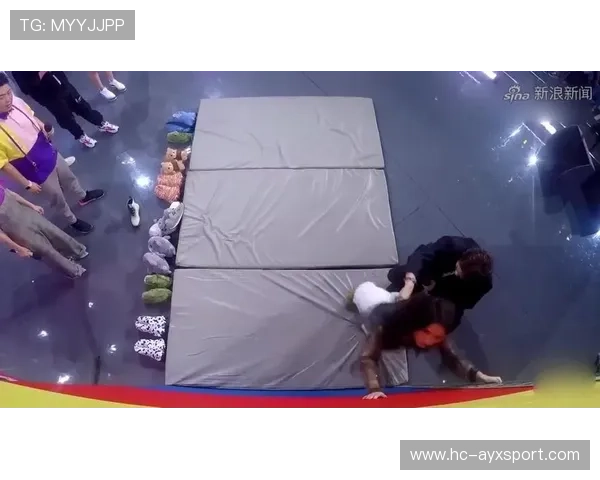 球员因在场上用球给对方画眉毛,对手变成蜡笔小新全场爆笑
